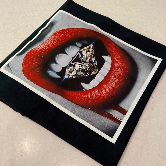New unisex “ Diamond fangs “ tee - Picture 1 of 5